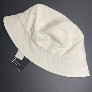 *SOLD* Aritzia White Bucket Hat M/L *SOLD*
